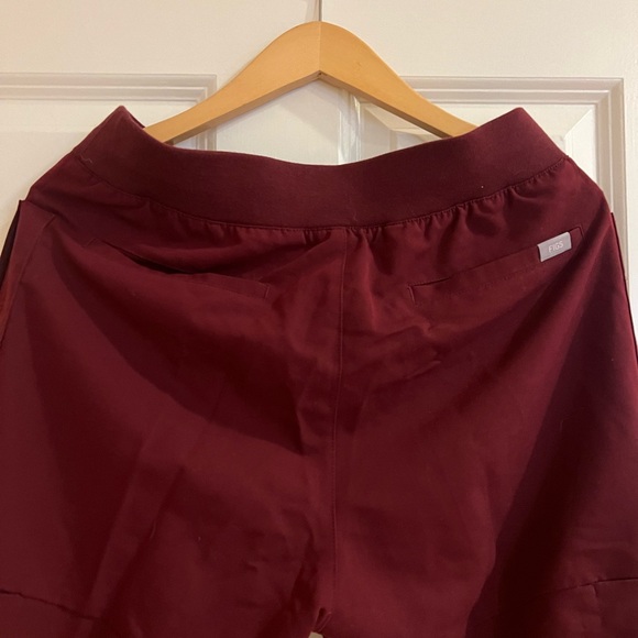 women’s FIGS joggers . Medium - Picture 2 of 4